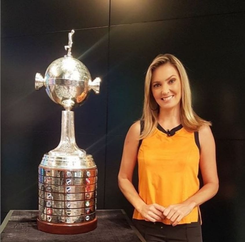 Nadine Bastos tornou-se a primeira mulher da ‘Central de Arbitragem’, da Globo. Ela foi árbitra assistente e estava nas transmissões de partidas de torneios internacionais na Fox Sports.