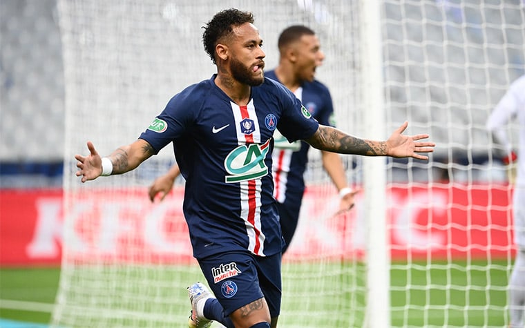 FAVORITOS - Neymar (Paris Saint-Germain) - 27 jogos, 19 gols e 12 assistências - Campeonato Francês, Copa da França, Copa da Liga Francesa e Supercopa da França
