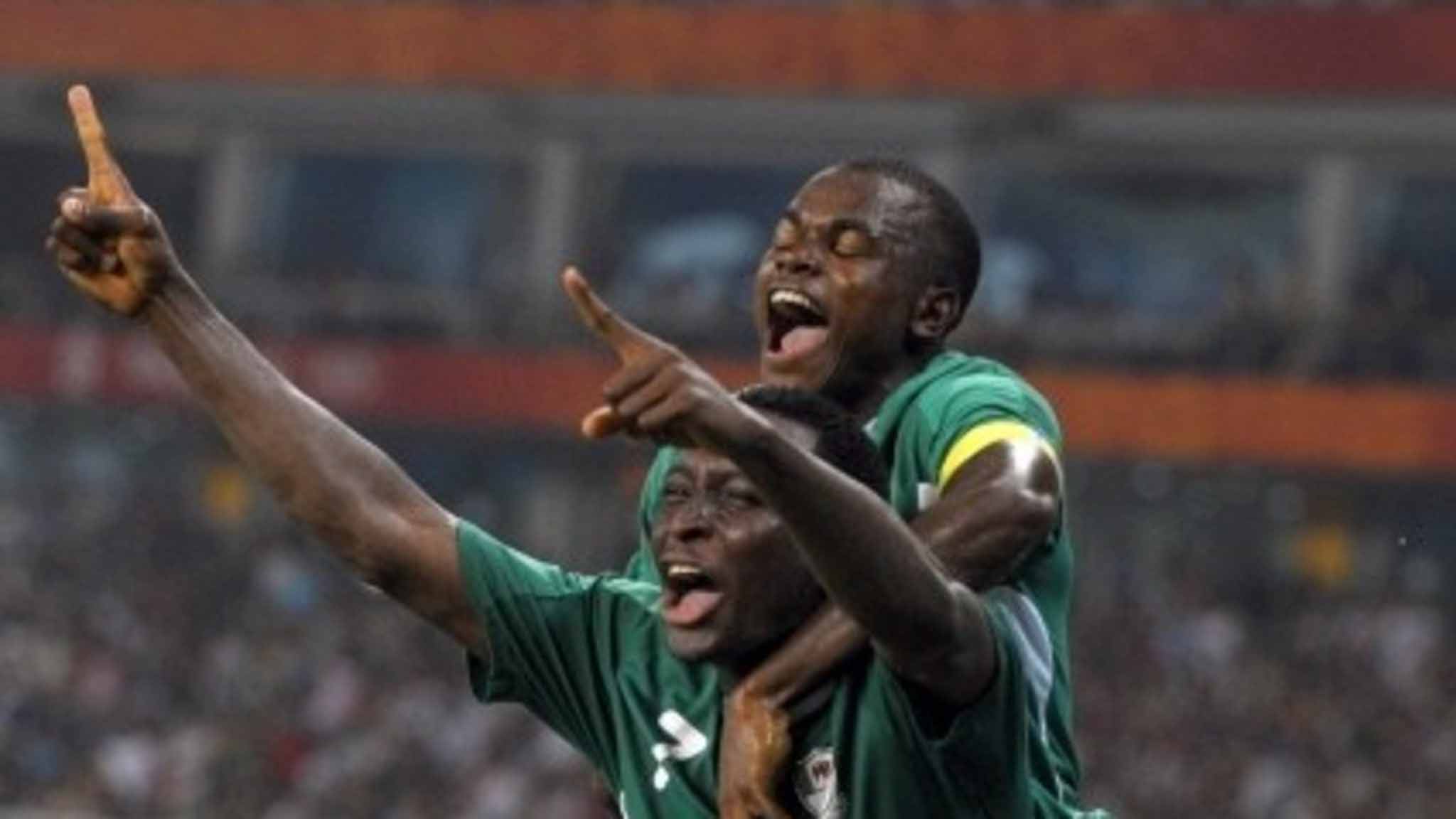 O atacante nigeriano Victor Obinna passou pelo Internacional, em 2005. Deu origem ao apelido ao ex-atacante do Flamengo, Obina, pela semelhança física entre ambos. 