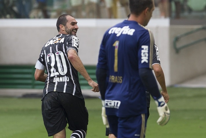 8/2/2015 - Palmeiras 0 x 1 Corinthians - Fase de Grupos Paulistão-2015: Primeiro Dérbi no Allianz, Danilo marcou o gol da vitória e o Timão segurou o resultado com um a menos durante quase todo o segundo tempo, quando Cássio foi expulso.