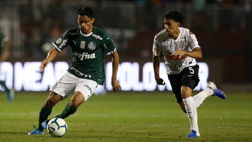 Com a vitória por 1 a 0 diante do Palmeiras no retorno do Paulistão, o Corinthians passou na frente do seu maior rival no retrsopecto depois de 54 anos. Agora são 128 vitórias do Corinthians, 127 do Palmeiras e 109 empates.