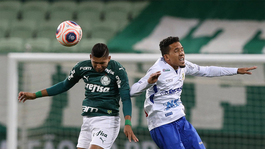 SANTO ANDRÉ - Sobe - Contra-ataque: Além de um time bem postado em campo e não dando espaço ao Palmeiras, o Santo André foi muito bem nas jogadas de contra-ataque, sobretudo com Douglas Baggio. O atacante levou perigo ao gol adversário em dois lances no primeiro tempo. / Desce - Recuou no segundo tempo: Na etapa final, o Santo André continuou bem postado em campo, porém recuou mais e diminuiu o poder de seu contra-ataque. Nas mexidas do treinador Paulo Roberto Santos, preferiu segurar mais o jogo e levar o resultado para as cobranças de pênaltis. Porém, tomou dois gols no fim e foi eliminado.