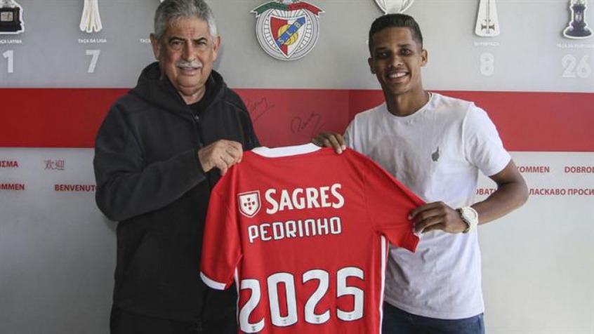 Pedrinho - Benfica (R$ 105 milhões) Em março de 2020, o Corinthians confirmou a venda de Pedrinho ao Benfica, de Portugal. O Timão ainda pode receber bônus de 2 milhões de euros (cerca de R$ 10 milhões) caso Pedrinho, atualmente com 22 anos, atinja metas estipuladas em contrato no time de Jorge Jesus. 