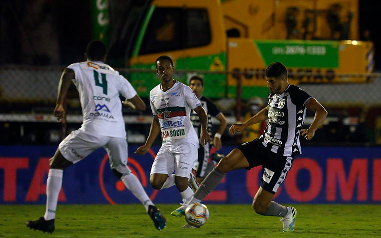 No mesmo horário, o empate em 0 a 0 entre Botafogo e Portuguesa também não fez feio na Rede Globo: de acordo com o UOL, foram 17 pontos e a liderança no horário.