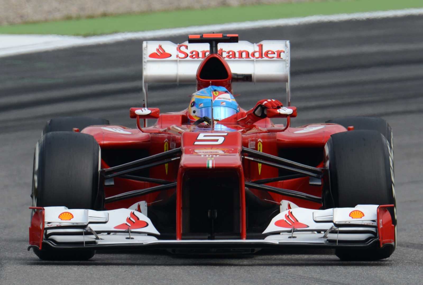 Fernando Alonso chegou à Ferrari como bicampeão. Conquistou o vice-campeonato pela escuderia em três oportunidades, todas vencidas por Sebastian Vettel