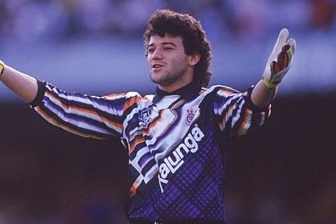 Ronaldo Giovanelli também utilizou camisas históricas na década de 90 em sua passagem pelo Corinthians. Essa é uma das lembradas pelo torcedor corintiano.