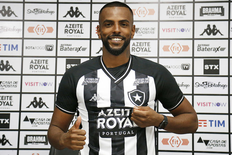 Ruan Renato disputou a última temporada pelo Figueirense e estava emprestado pelo Vitória. Assinou contrato com o Glorioso no início de 2020 e seu vínculo se encerra em dezembro. 