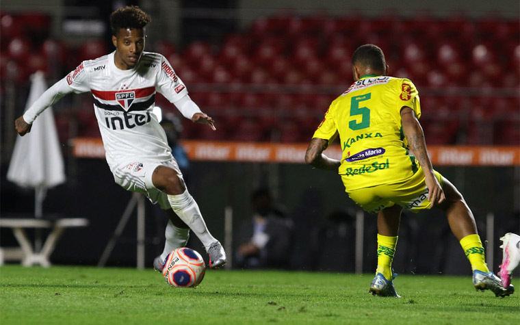 Julho - Voltando as competições, o São Paulo retomou a disputa do Campeonato Paulista. Porèm, nas quartas de final, o Tricolor deu vexame e foi eliminado em pleno Morumbi para o Mirassol, por 3 a 2. A eliminação causou revolta nos torcedores e dúvidas internas.