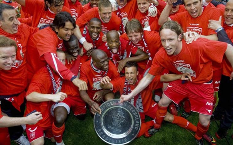 Twente - 2009-10 - Na Holanda, uma conhecida equipe conquistou o campeonato nacional apenas uma vez. Durante a temporada 2009/10, o Twente fez uma excelente campanha, com 86 pontos e desbancou os favoritos Ajax, PSV e Feyenoord.