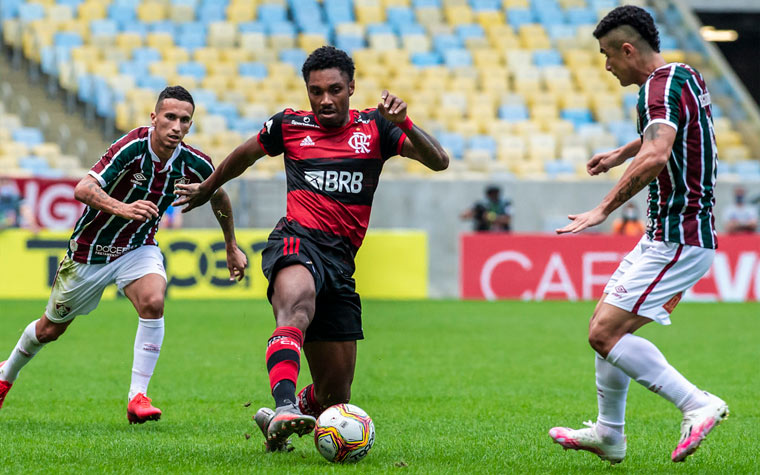 Às vezes muito criticado pela torcida, Vitinho possui alguns bons jogos pelo Flamengo e já chegou a cavar um lugar no time titular e hoje é um reserva de luxo.