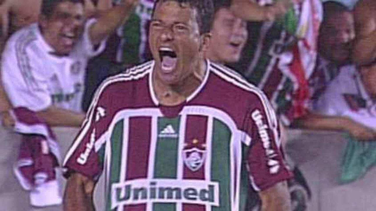 Em uma das viradas mais emocionantes da história do Fluminense, na Libertadores de 2008 a equipe perdeu para o São Paulo por 1 a 0 na ida. No Maracanã, venceu por 3 a 1 com gol de Washington no final.