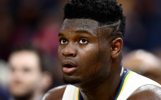 11- Zion Williamson (New Orleans Pelicans) Dezenove jogos foram suficientes para Zion Williamson deixar a NBA de queixo caído. O ala-pivô teve uma lesão no joelho antes do início de sua temporada de estreia, mas voltou bem e é um dos grandes nomes para o futuro. Faz 23.6 pontos e 6.8 rebotes