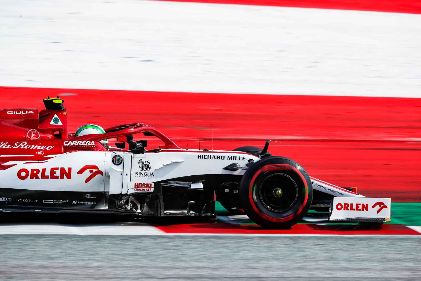 Giovinazzi fechou o dia uma posição abaixo de Räikkönen
