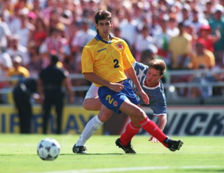 Andrés Escobar: o zagueiro colombiano fez parte da boa safra da seleção "cafetera" que disputou a Copa do Mundo de 1994. Dez dias depois de marcar um gol contra que eliminou a Colômbia, ele foi morto a tiros em frente a uma discoteca em Medellín.