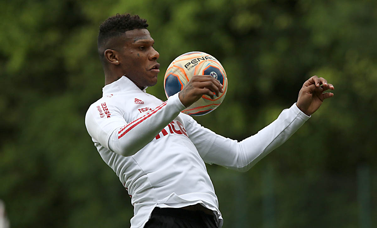 Arboleda: zagueiro equatoriano do São Paulo, 29 anos, contrato até junho de 2022. Antes unanimidade, perdeu espaço para jovens no time de Fernando Diniz e envolveu-se em polêmicas, como vestir camisa do rival Palmeiras.