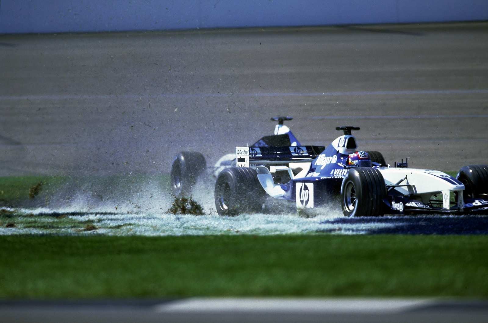 Outra batalha interna marcante na Williams foi entre Juan Pablo Montoya e Ralf Schumacher, que eliminou o rival do GP dos Estados Unidos de 2002 com um toque na asa traseira