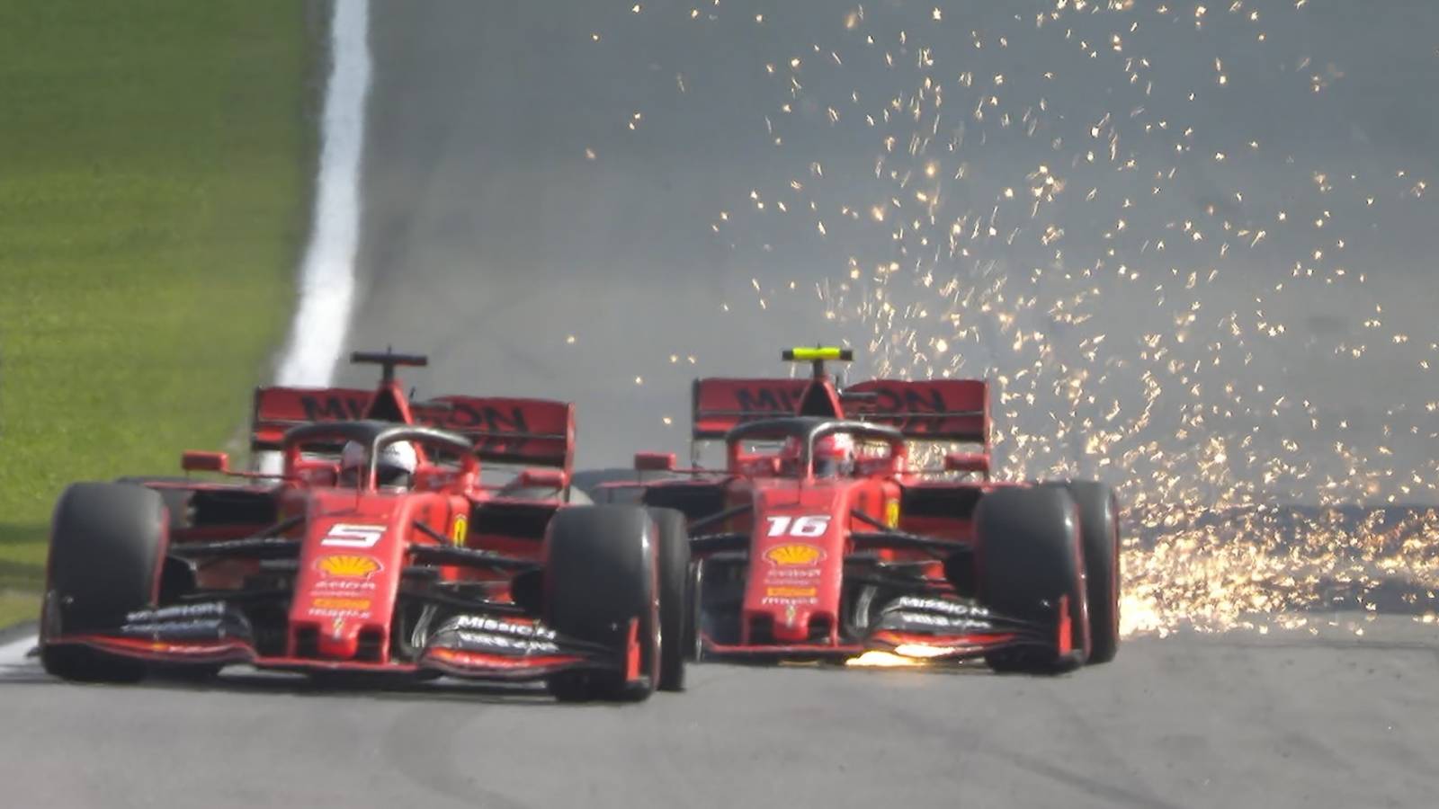 Se engana quem pensa que foi o único acidente dos dois. No GP do Brasil de 2019, um toque acabou com a corrida de ambos em Interlagos