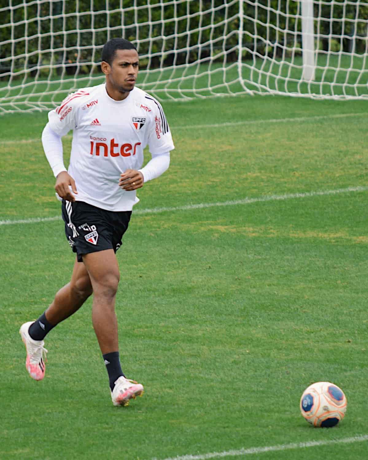 BRUNO ALVES - São Paulo (C$ 6,81) - Atuando em um dos maiores favoritos da rodada, o defensor tem chances razoáveis de não sofrer gol contra a Chapecoense, além de ser praticamente garantia de cartoletas, devido à sua pontuação fraca na última rodada.