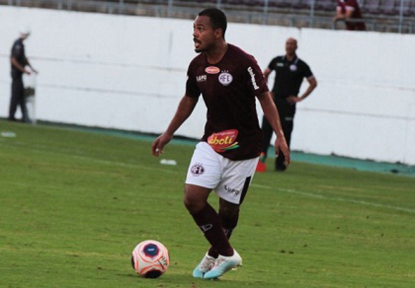 ESQUENTOU - O Cruzeiro está próximo de acertar outra contratação de um jovem atleta. A Raposa deve concluir nos próximos dias o negócio com o meia meia Claudinho, que pertence à Ferroviária-SP. O time celeste irá pagar cerca de R$ 3 milhões pelo jogador de 19 anos.