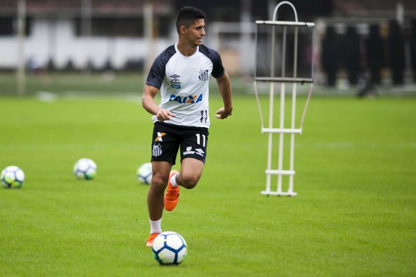 FECHADO! - O técnico Fábio Carille, do Santos, já conta com mais três "reforços". O elenco santista recebeu os retornos de Allanzinho, que estava no Guarani, Daniel Guedes (foto), que jogou pelo Fortaleza e Tailson, ex-Náutico. Esses nomes já treinam no CT Rei Pelé e estão à disposição da comissão técnica.