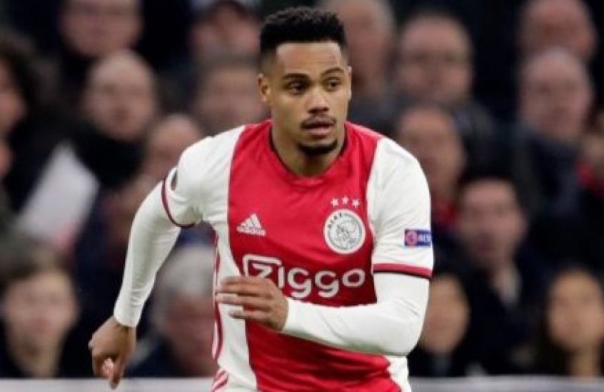 FECHADO - O atacante Danilo, que estreou este ano no time principal do Ajax, será emprestado ao também holandês Twente por uma temporada. Segundo o empresário do jogador, Pierre Fernandes, o brasileiro deve voltar para o Ajax ao fim do empréstimo.