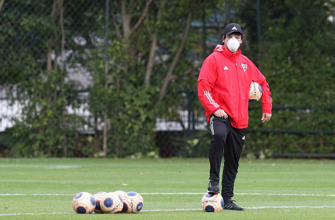 Diniz ainda não começou a preparar a equipe que vai recomeçar os campeonatos, até porque ainda não há data para isso e o elenco ainda está dividido em dois grupos para os trabalhos no CT.