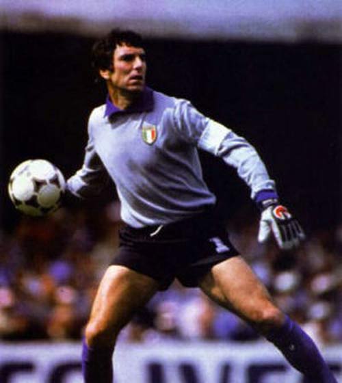 6º - Dino Zoff - Nacionalidade: italiano - Posição: goleiro - Edição que realizou a marca: Copa do Mundo 1982 - Idade: 40 anos, 4 meses e 13 dias