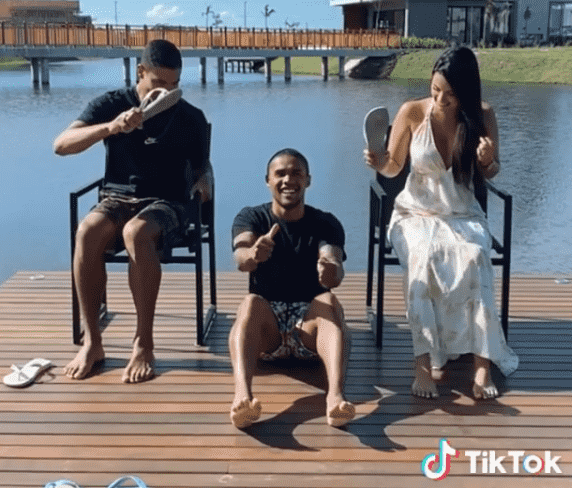 Douglas Costa também aproveitou a quarentena para, além de manter a forma, se arriscar no TikTok e mostrar tudo no Instagram.