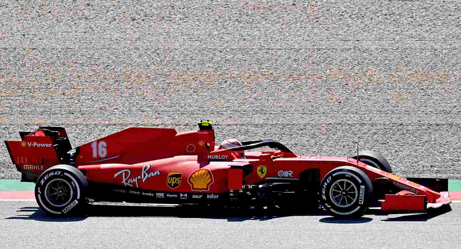 Charles Leclerc fechou com tempo 0s063 mais lento que de Vettel, em 12º