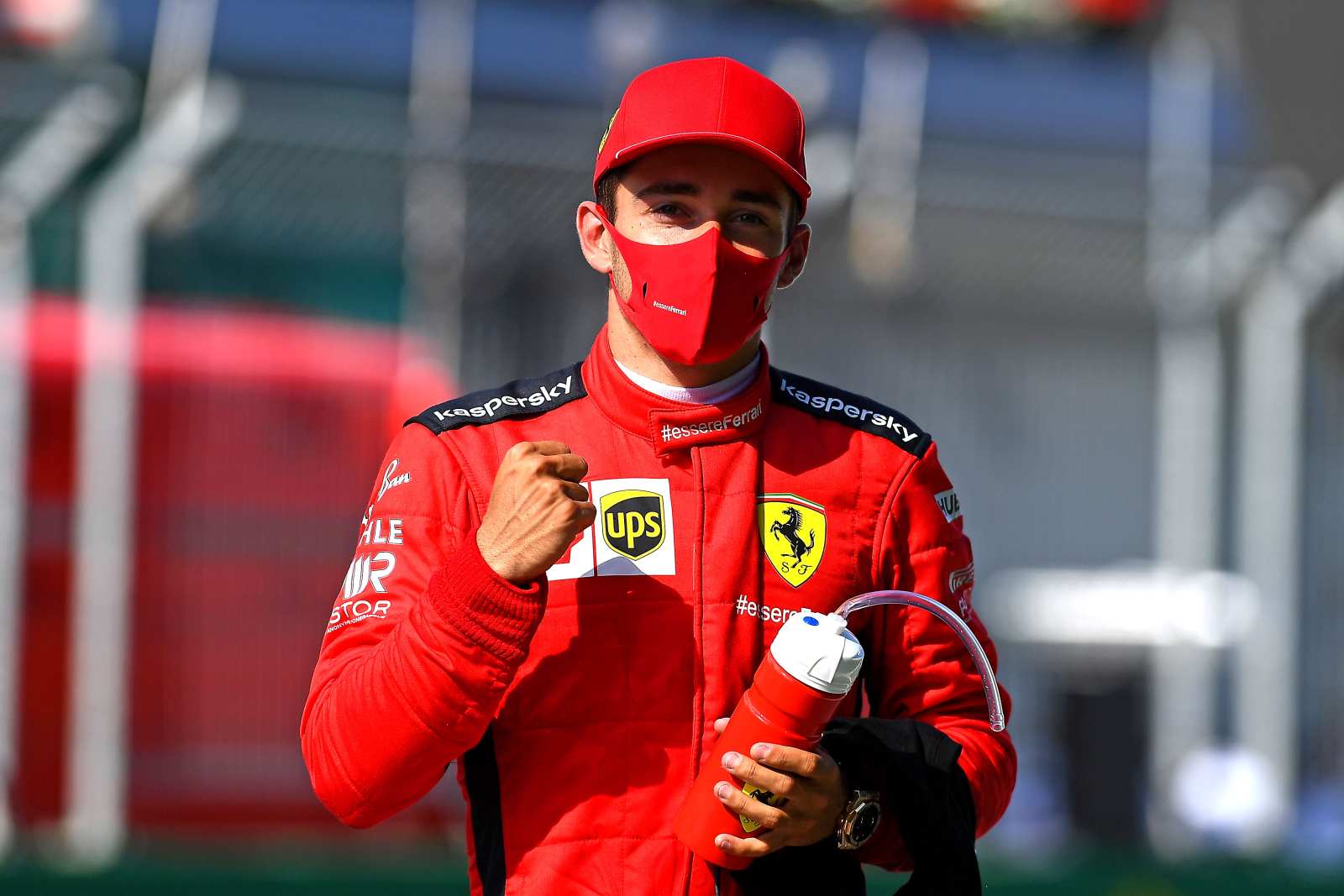 Charles Leclerc está confirmado na Ferrari até 2024
