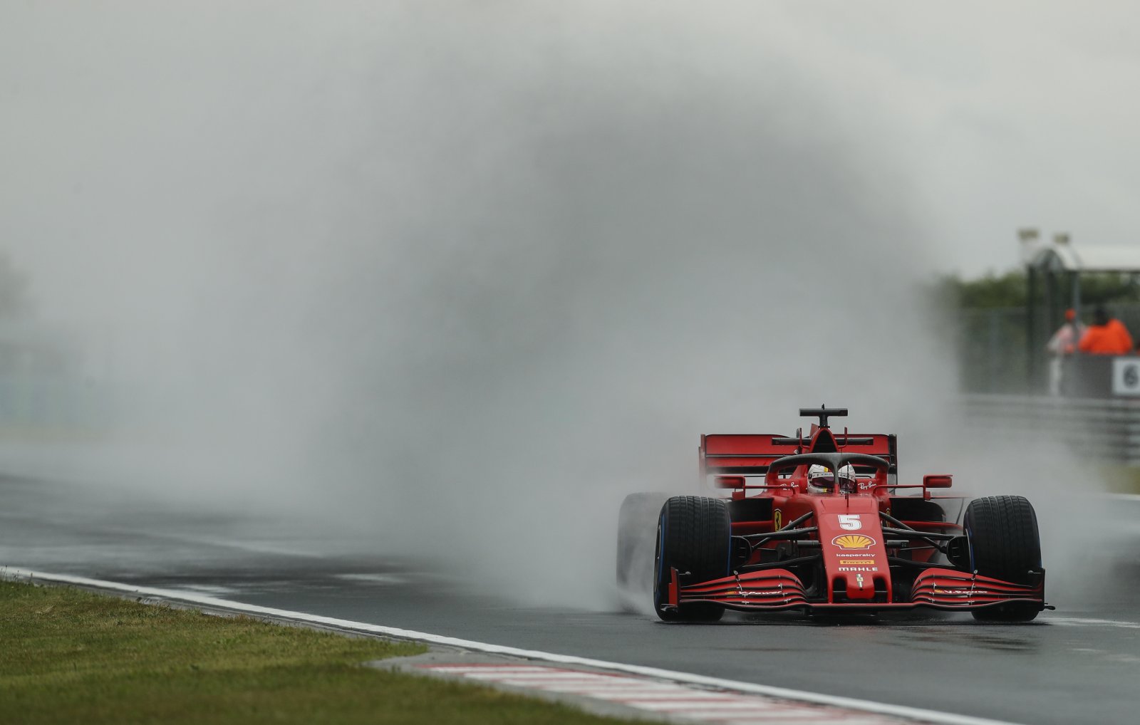 Sebastian Vettel, o mais rápido do dia na Hungria