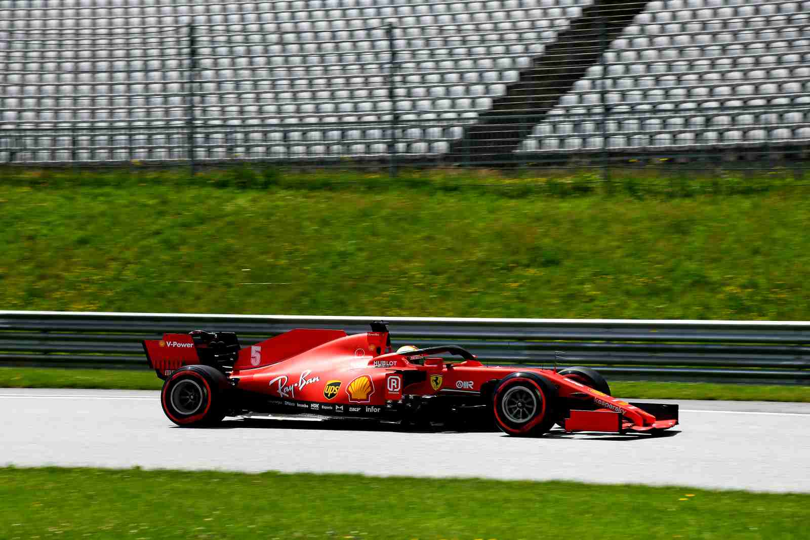 Apesar de ter pouco desempenho com a Ferrari, Vettel mostrou tranquilidade após a classificação