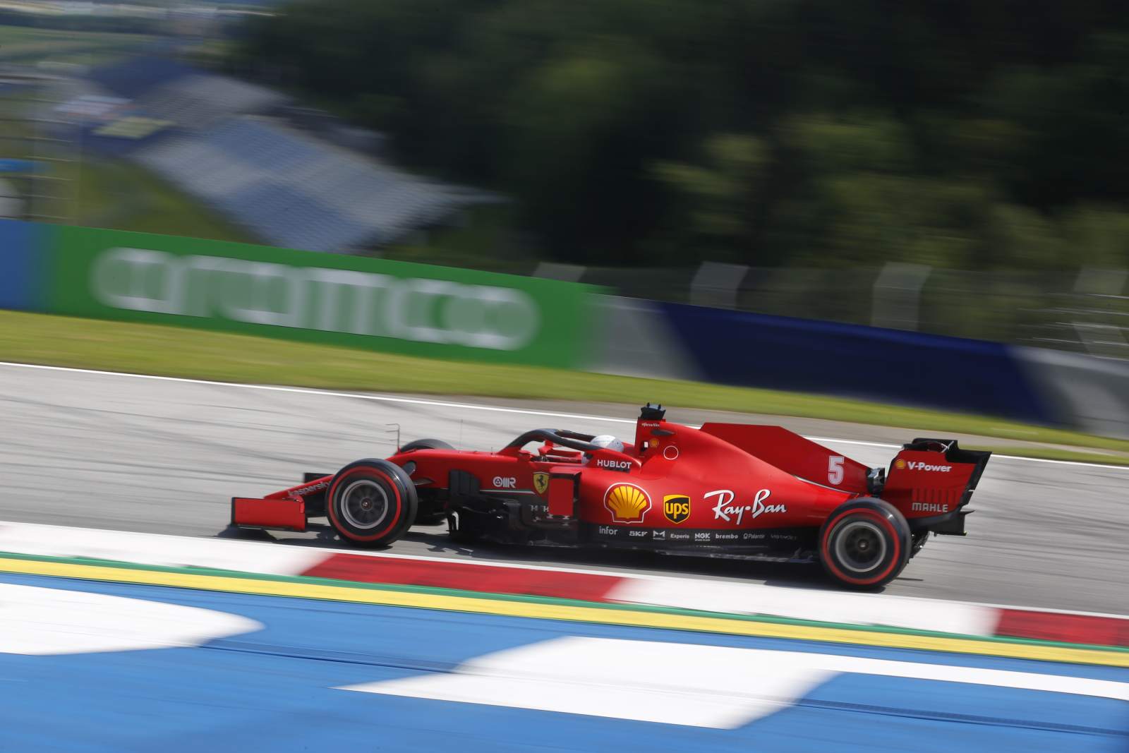 Enquanto isso, Sebastian Vettel figurou no fundo da tabela: 16º