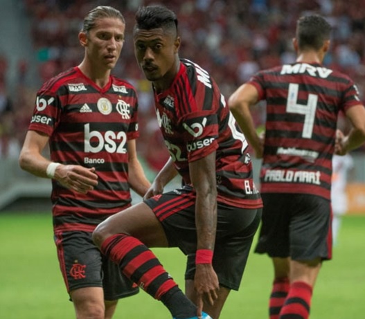 VASCO 1x4 FLAMENGO - Empurrado pela Nação, que compareceu em peso no Mané Garrincha, o Rubro-Negro contou com grande atuação de Bruno Henrique, que marcou duas vezes e ainda viu Diego Alves se desdobrar, ao defender pênaltis cobrados por Pikachu e Bruno César.