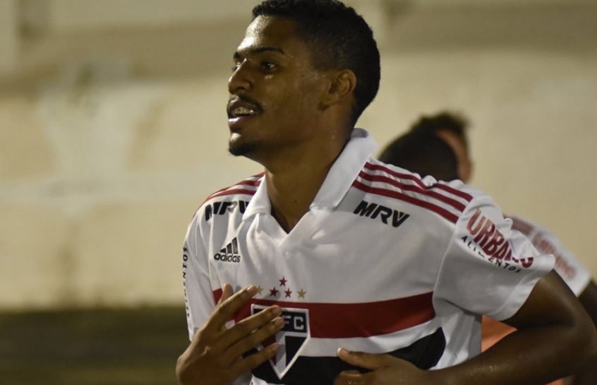 FECHADO - As diretorias de São Paulo e Bahia acertaram nesta terça-feira a cessão por empréstimo do atacante Gabriel Novaes, que pertence ao Tricolor Paulista. O jogador já viajou para Salvador e apenas exames médicos e detalhes burocráticos da assinatura de contrato impedem o anúncio do negócio. O jogador já foi emprestado para o Barcelona B, para o Córdoba, da Espanha, e também para o Juventude.