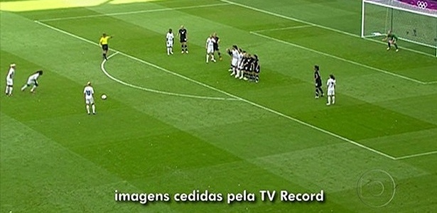 Mesmo com a Record obrigatoriamente tendo de ceder blocos de imagens para as suas emissoras concorrentes na TV aberta, a Rede Globo recorreu a outra alternativa para exibir imagens dos Jogos.: um pacote de imagens comercializado pela OBS (Olympic Broadcast Services). Porém, a emissora do Jardim Botânico se comprometeu a creditar as imagens à Record na época, mas não precisou usar a logomarca da sua concorrente.