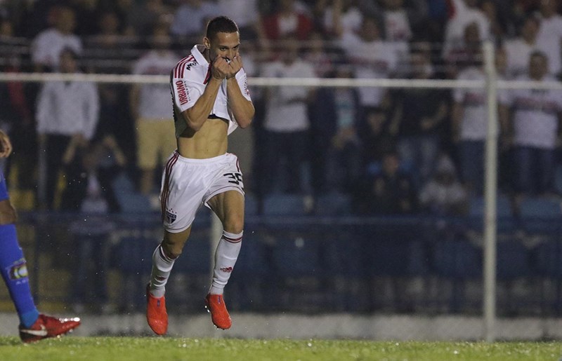 De volta ao elenco principal, Antony tornou-se titular após a eliminação da equipe na Libertadores. Marcou seu primeiro gol no empate por 1 a 1 com o São Caetano, no jogo que garantiu o time nos mata-matas do Paulistão.