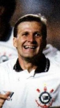 6º - Henrique - 17 gols em 292 jogos - 1992/1997