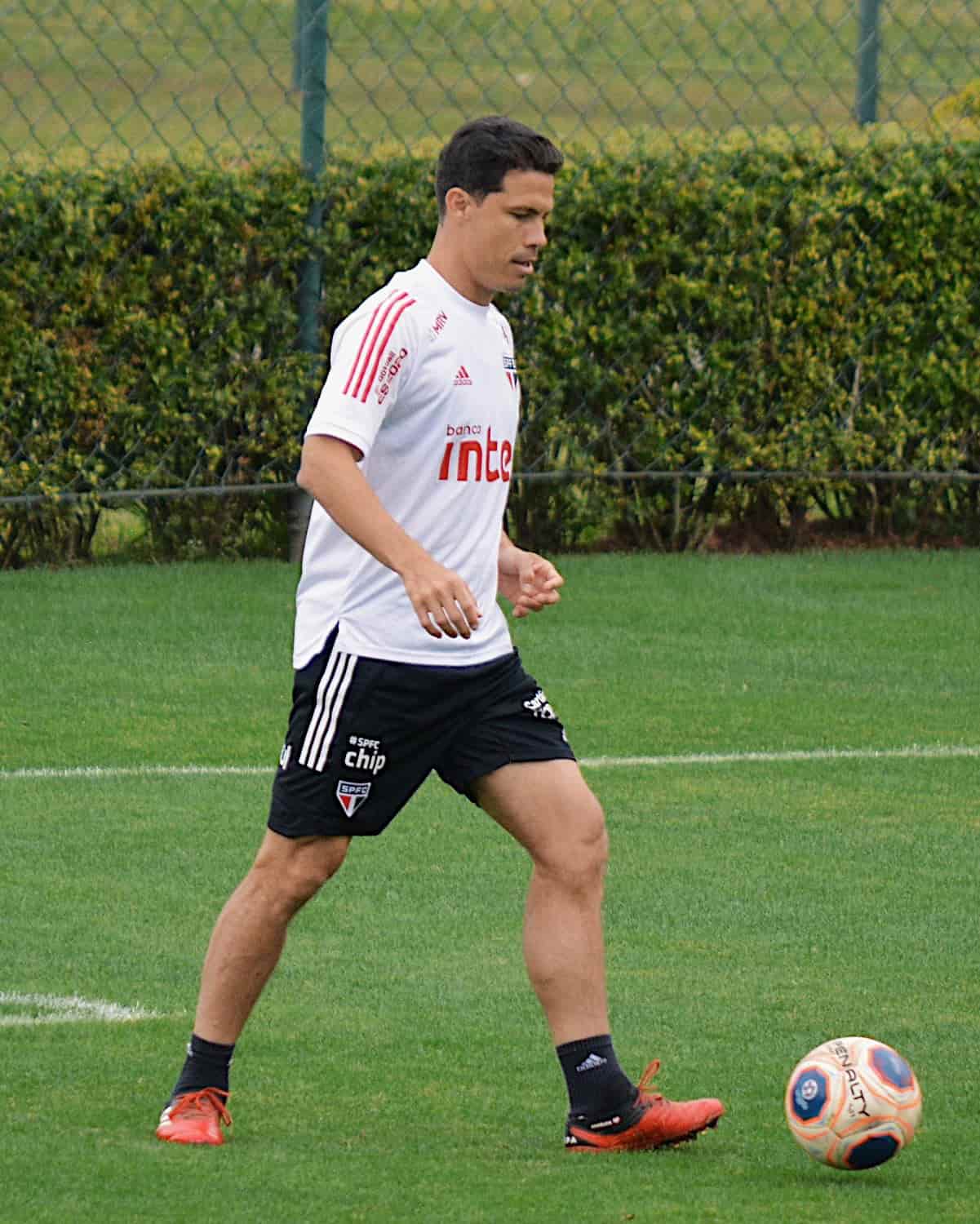 O meia Hernanes tem contrato com o São Paulo até dezembro de 2021.