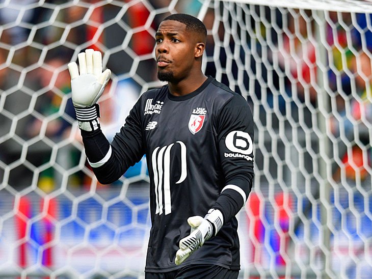 MORNO - Buscando reforçar a baliza, o Chelsea já tem um novo alvo. De acordo com a "Sky Sports", os Blues estão interessados em Mike Maignan, goleiro do Lille e que foi um dos destaques no time no Campeonato Francês. O Lille pede 30 milhões de euros (cerca de R$ 198 milhões) pelo francês e o Chelsea está disposto a desembolsar esse valor.