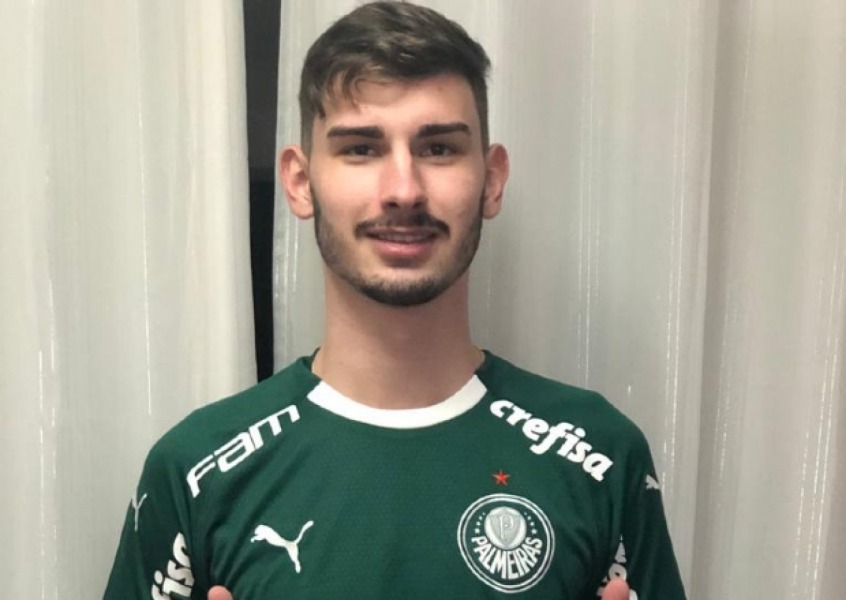 FECHADO - O Palmeiras contratou um volante que se destacou no Inter para atuar nas categorias de base do clube. Já está registrado na Federação Paulista de Futebol e na Confederação Brasileira de Futebol o contrato até 31 de dezembro de 2022 com Jonathan, que fez 19 anos em março.