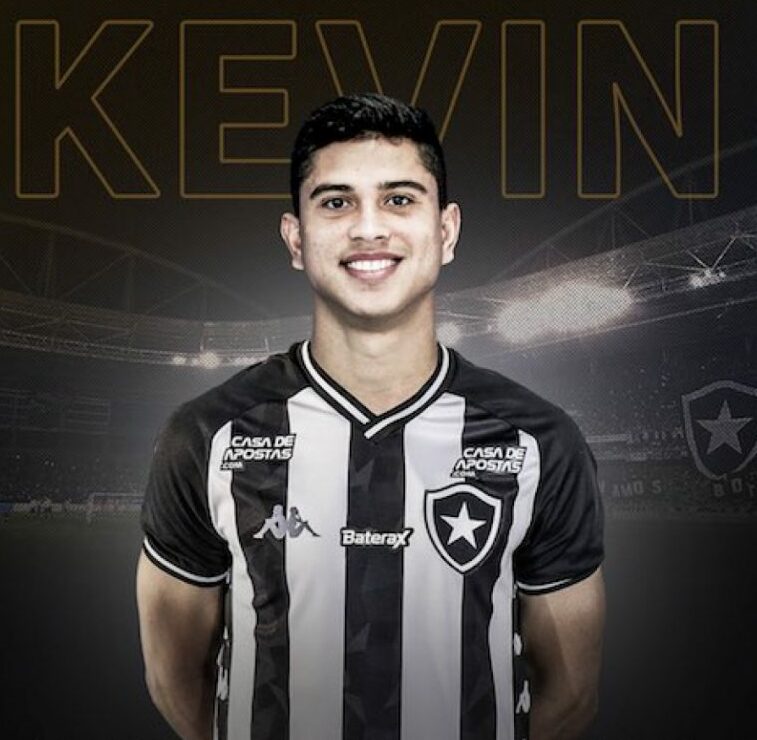 KEVIN atuou 12 vezes pelo Botafogo, sem balançar as redes.