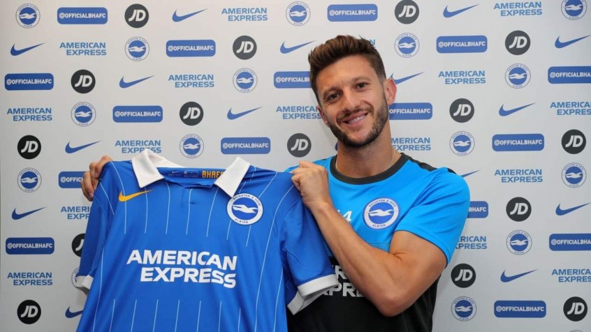 FECHADO - Depois de seis temporadas com o Liverpool, Adam Lallana não jogará mais pelos Reds. Nesta segunda-feira (27), o meio-campista foi anunciado como reforço do Brighton por três temporadas. Contratado a custo zero, Lallana usará a camisa 14.