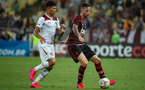 Fluminense e Flamengo disputam neste domingo a final do Campeonato Carioca. Essa será a quarta vez que as equipes se enfrentaram em 2020. Até agora, uma vitória para cada lado e um empate, na final da Taça Rio, a qual foi conquistada pelo Flu nos pênaltis. Ao longo da história, porém, foram mais de 400 confrontos e muitos artilheiros brilhando. Confira na galeria quem são os dez maiores goleadores da história do Fla-Flu!