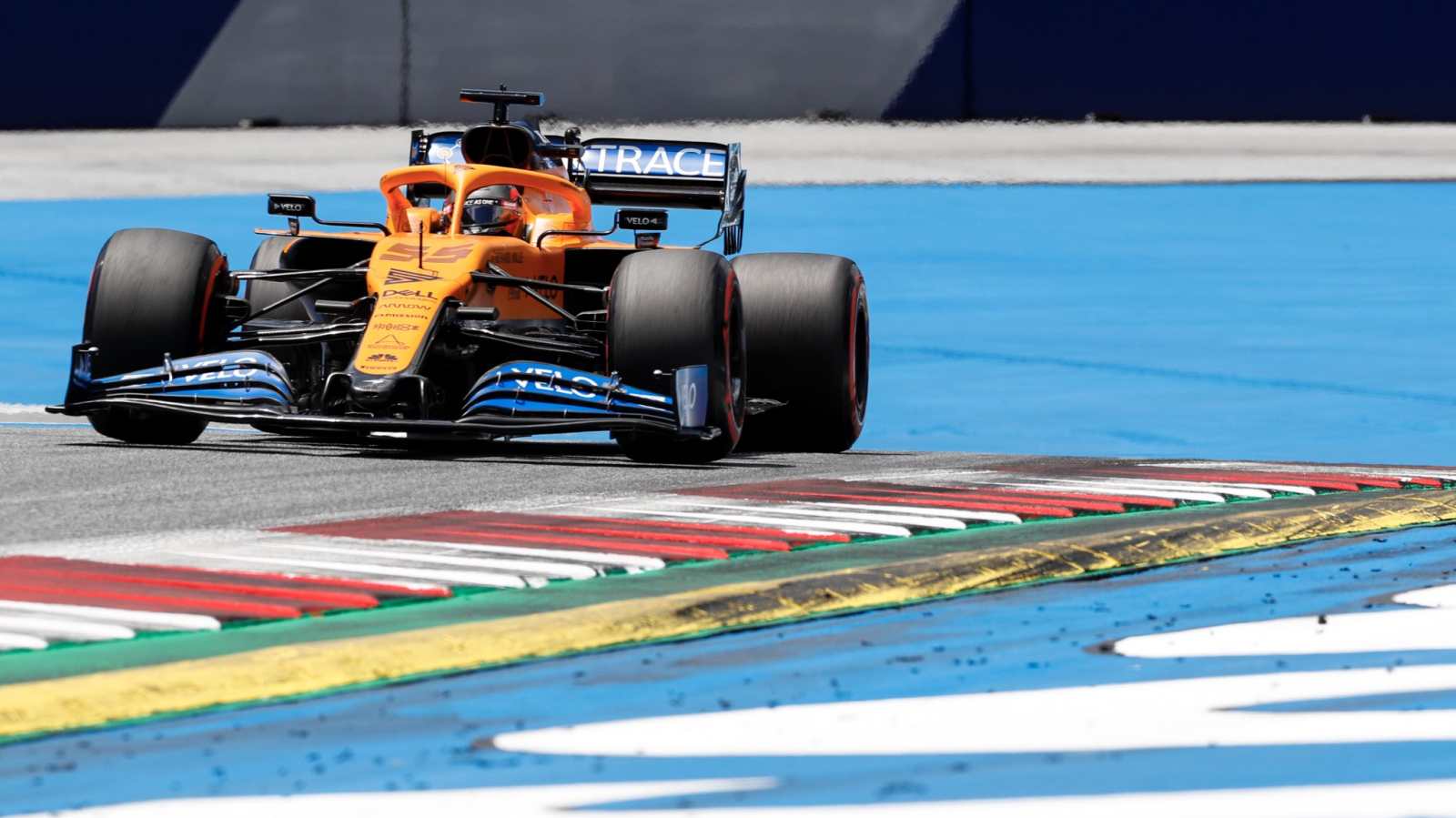 Carlos Sainz também avançou ao Q3 com a McLaren e ficou em oitavo