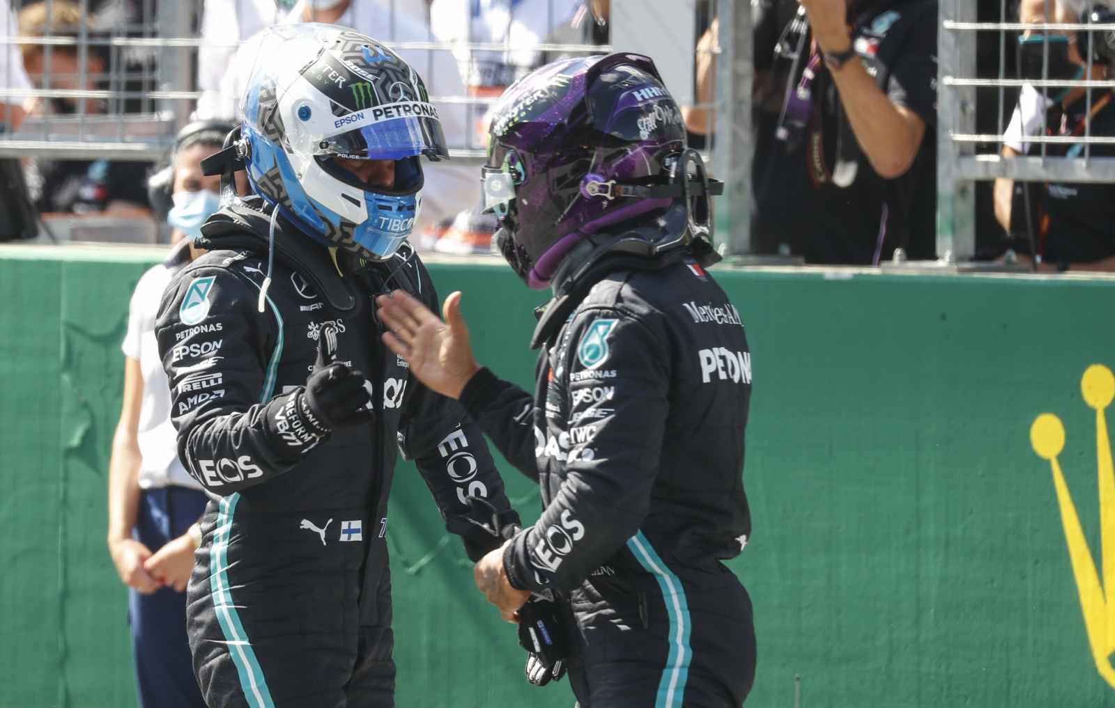 A Mercedes confirmou o favoritismo e fechou a primeira fila do grid para o GP da Áustria