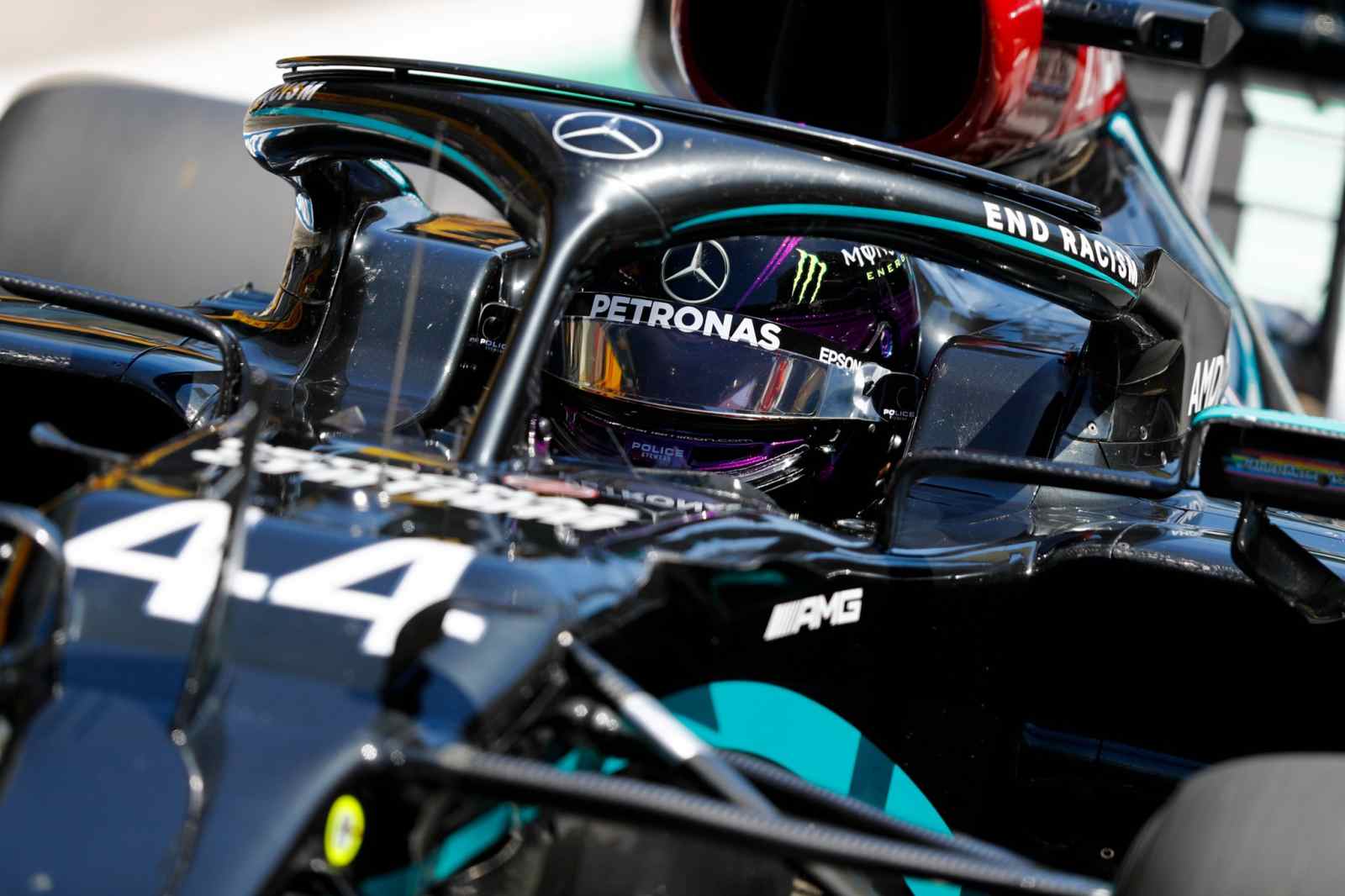 Lewis Hamilton terminou o primeiro treino em quarto e calçando pneu médio