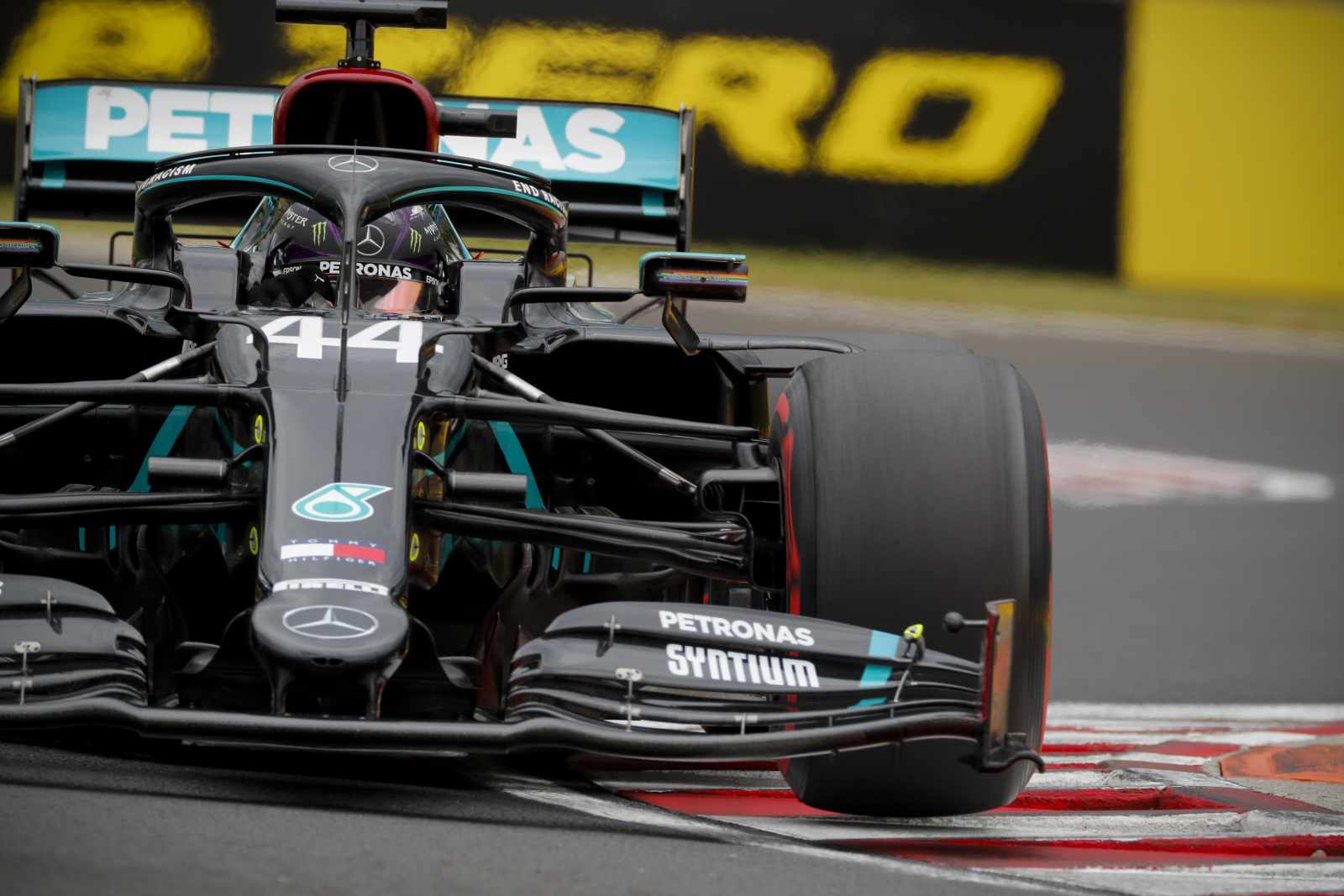 Lewis Hamilton garantiu a pole para o GP da Hungria