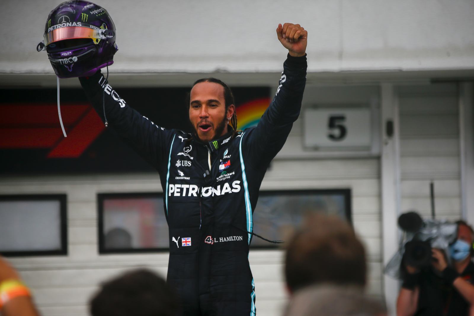 Lewis Hamilton dominou todas as voltas da corrida e ainda fez a melhore volta