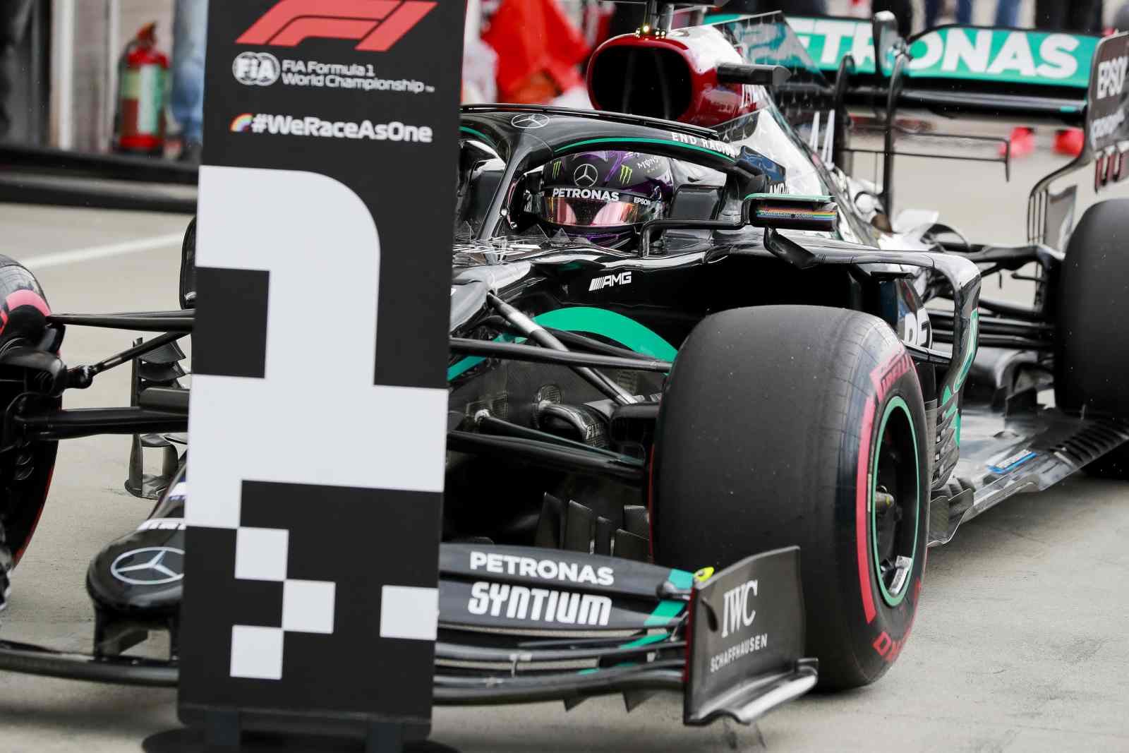 1 - Lewis Hamilton, 90 poles, a última delas com o Mercedes W11 no GP da Hungria de 2020